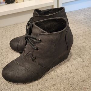 TOMS wedge boots black suede women's size 5.5